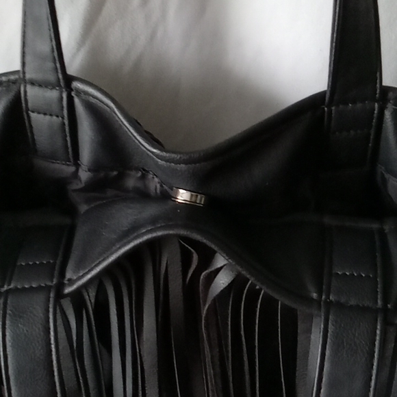 Black fringed purse - Picture 3 of 4